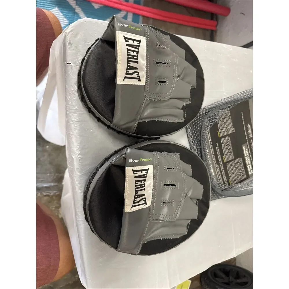 Everlast 4318 Punch Mitts‎ for Boxing MMA Training Time To Get In Shape